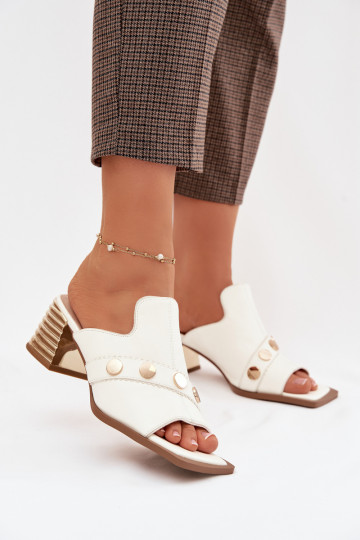 Mules en cuir avec talons et talons décorés D&A CR61-3063 couleur blanche 2