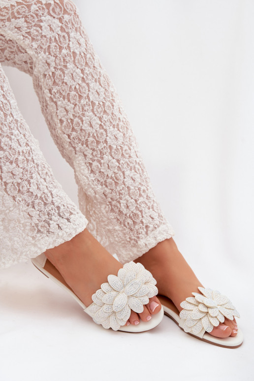 Chaussons Appartement pour femmes Avec décoration couleur blanche Grelora