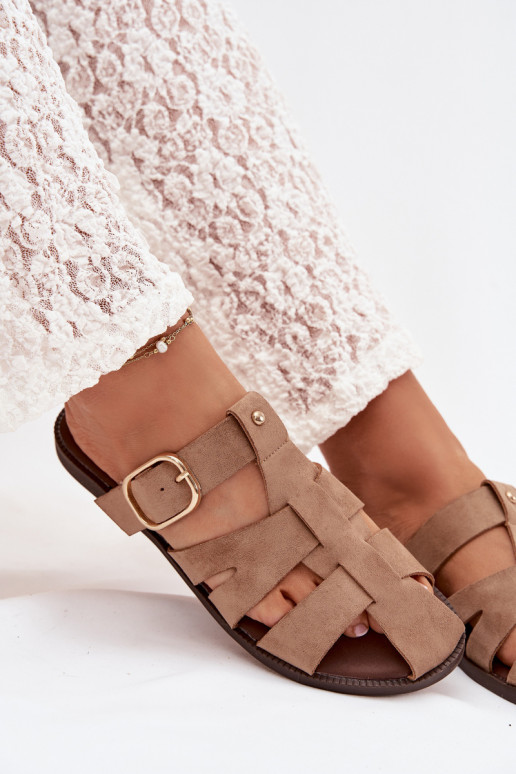 Pantoufles pour femmes avec des talons larges avec des bandes I Złotą avec boucles beige Elzora