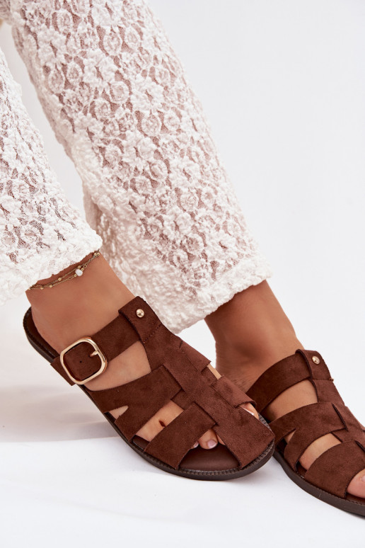 Pantoufles pour femmes avec des talons larges avec des bandes I Złotą avec boucles marron Elzora