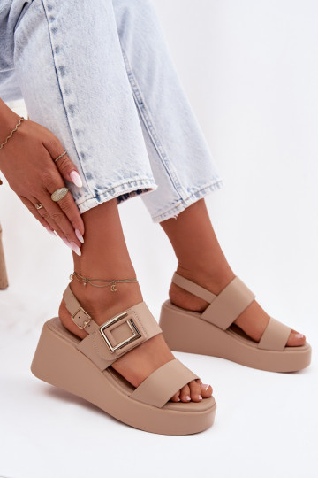 Damen-Sandalen mit Plateau und dekorativen Details in Sandfarbe Nelira