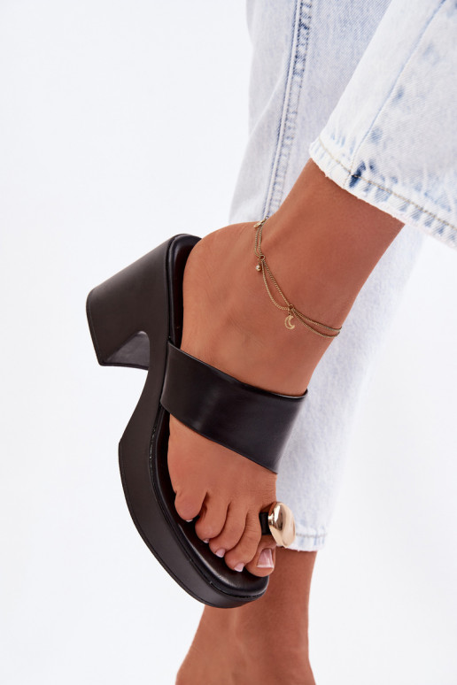 Damenhausschuhe Ermöglicht SłupkoZuym Obcasie Ze goldene Farbem Detalem schZuarze Farbe Sinora