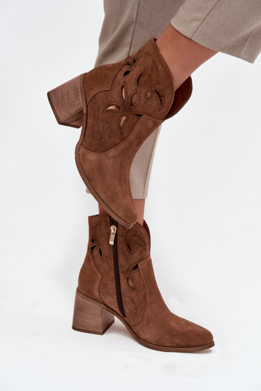 Bottes pour femmes avec des éléments ajourésActivéturalnego en daimu avec des talons Zazoo 3690 marron