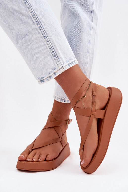 tongs Féminin avec une plateforme marron Gelira