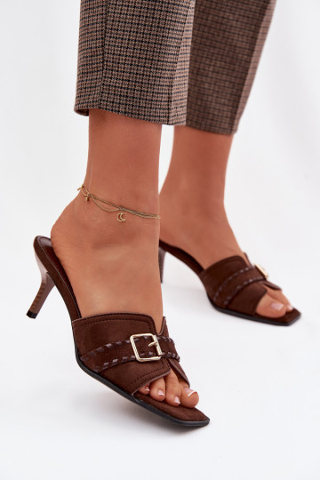 Chaussons pour femmes à talons fins avec boucles dorées couleur chocolat Jelira