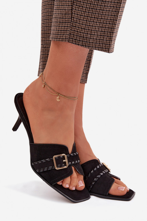 Pantoufles pour femmes avec des talons fins avec des sangles I Złotą avec boucles couleur noire Jelira