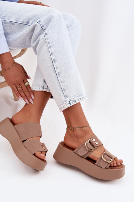 Damenhausschuhe mit einer Plattform Ze goldene Farbemi mit Schnallenmi Beige Nelirae