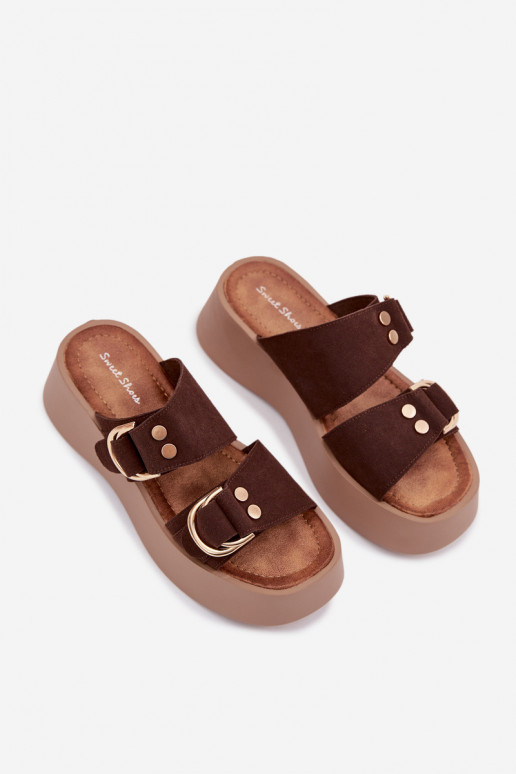 Pantoufles pour femmes avec une plateforme Ze couleur doréemi avec bouclesmi CzekoladoÀe Nelirae