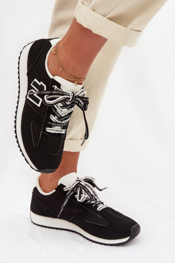 Chaussures modèle baskets Féminin Avec des décorations Laçagem couleur noire Henira