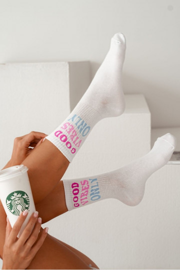 Chaussettes Féminin avec une note Good Vibes Only couleur blanche