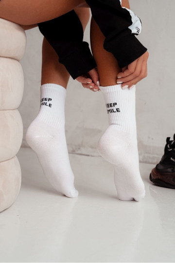Damen Socken mit Aufschrift Keep Smile in Weiß