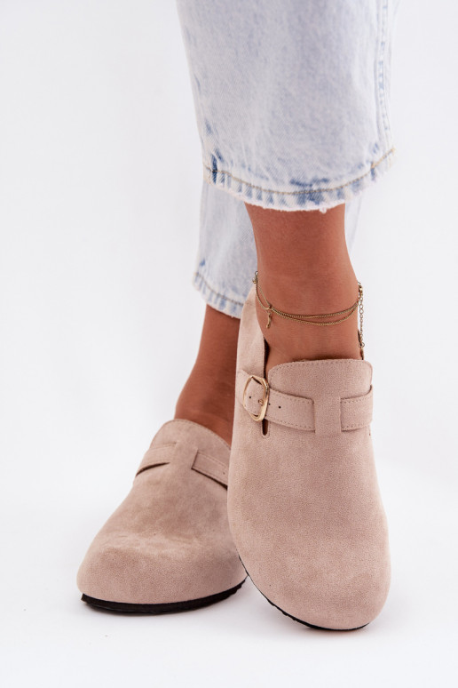 Dames schoenen van kunstleer met gouden gespen in zandkleur Ismora