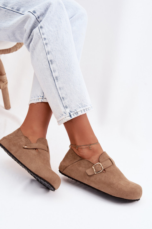 Damen Schuhe aus Kunstleder mit goldfarbenen Schnallen in Sandfarben Ismora