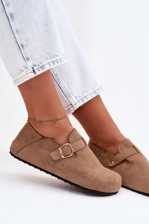 Dames schoenen van kunstleer met gouden gespen in zandkleur Ismora