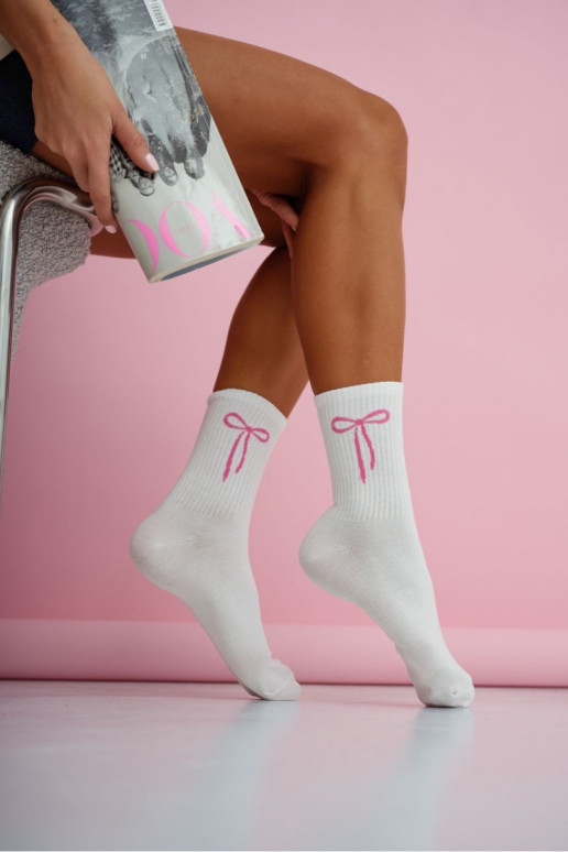 Socken Feminin Zueiße Farbe IN Prążek Mit Rose Kokardką