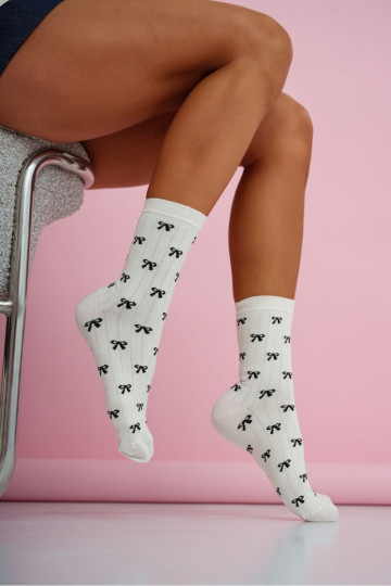 Socken Feminin Es mussłe mit Bändern elfenbeinfarbe