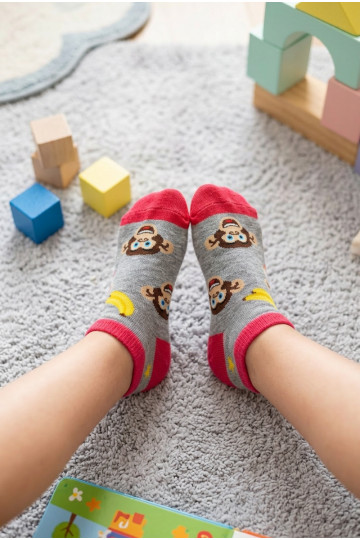 Chaussettes pour enfants grises avec des bananes 2