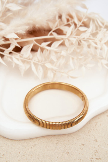 Un bracelet Féminin en acier inoxydable couleur dorée 2