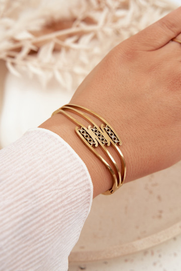 Féminin Un bracelet en acier inoxydable couleur dorée