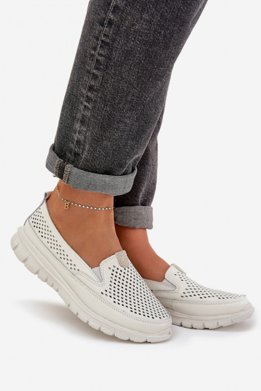 Eenvoudig Leer met elementen van opengeInerkt Damesmocassins op het platform Initte kleur Tanelora