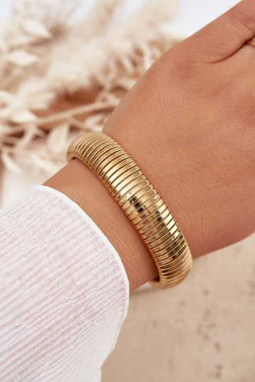 Un bracelet Féminin en acier inoxydable Grand couleur dorée