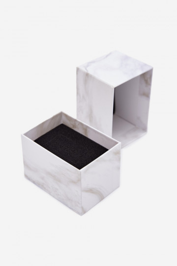 Une boîte Activé Montre GG Luxe couleur blanche 2