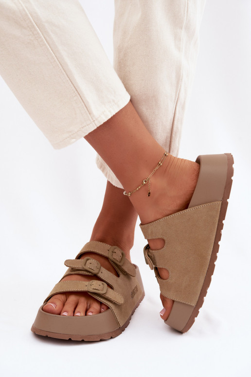 Pantoufles pour femmes avec une plateforme avec des bandes Big Star TT274529 beige