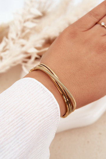 Féminin Un bracelet en acier inoxydable couleur dorée