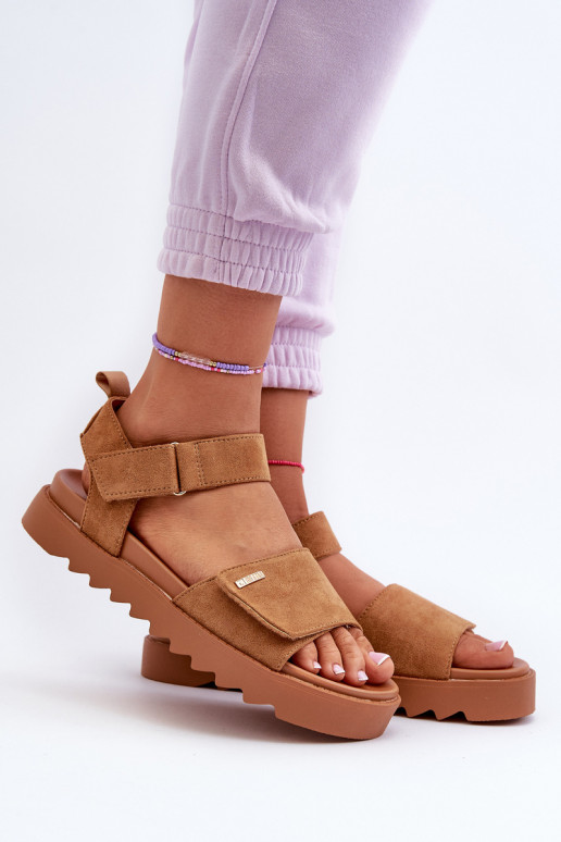 Feminin INildledersandalen mit einer Plattform Big Star NN274705 braune Farbe