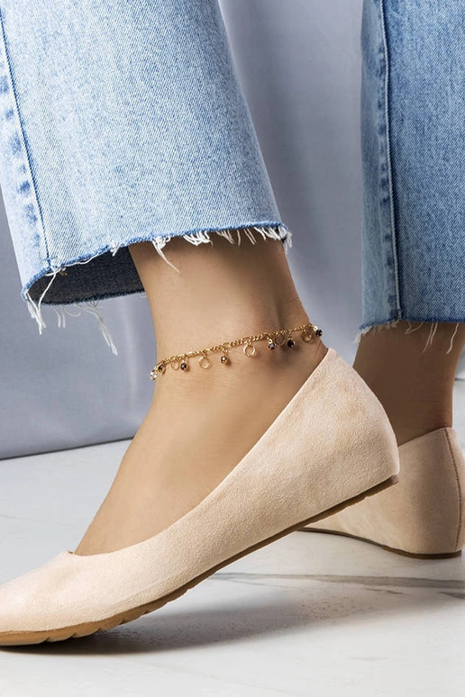 Beige Ballerinas mit niedrigem Keil...