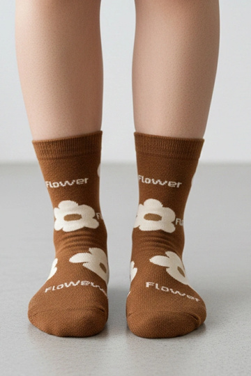 Braune Socken mit Blumen Sella 2