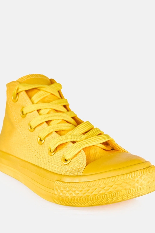 Baskets jaunes pour enfants au-dessus...