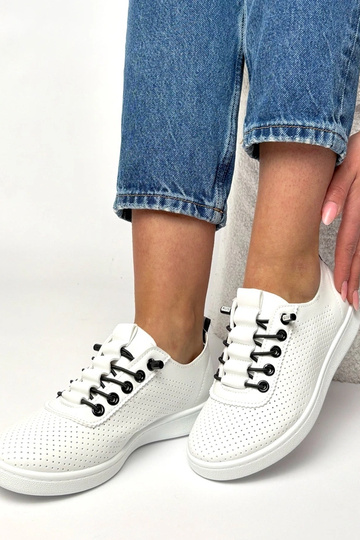 Baskets blanches à enfiler... 2