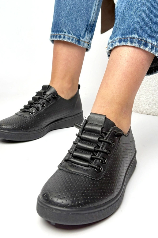 Zwarte instap perforatiesportschoenen...