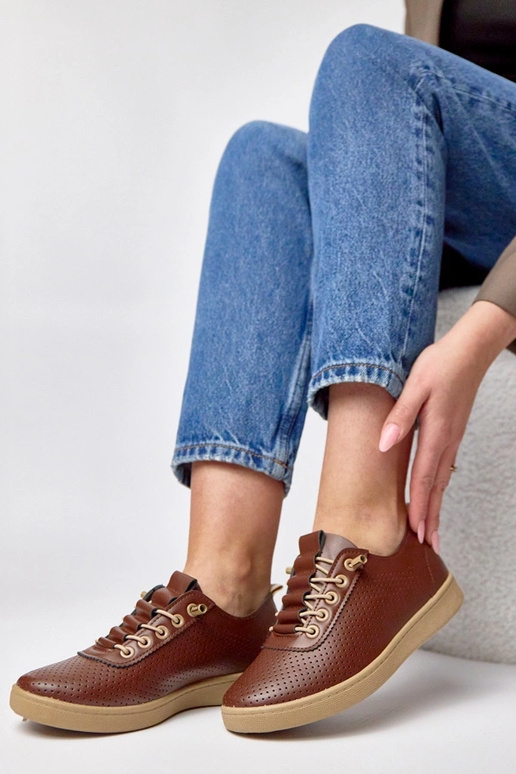 Braune einlegbare perforierte Sneaker...