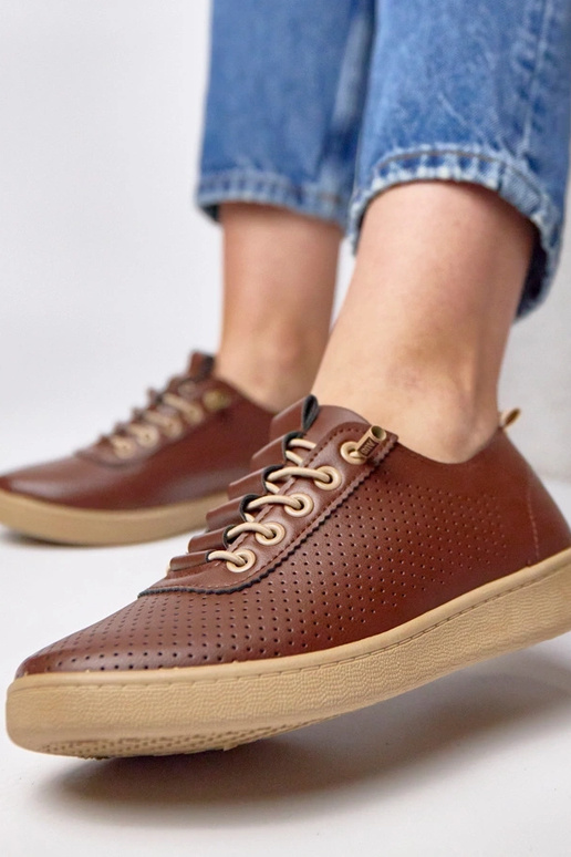 Baskets brunes à enfiler perforées Adèle