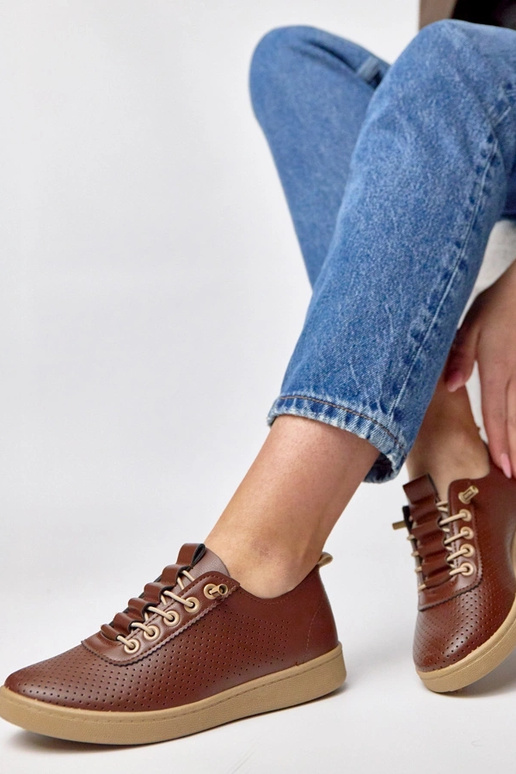 Bruine instap perforatiesportschoenen...