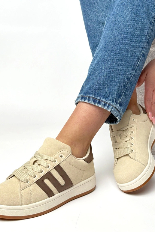 Zandkleurige casual sportschoenen...