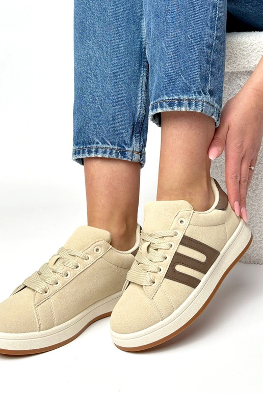 Zandkleurige casual sportschoenen...