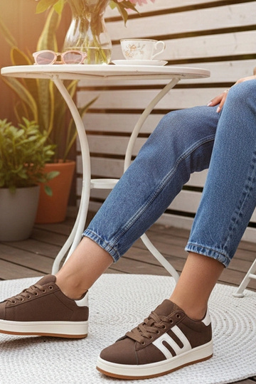 Bruine casual sportschoenen Delphine 2