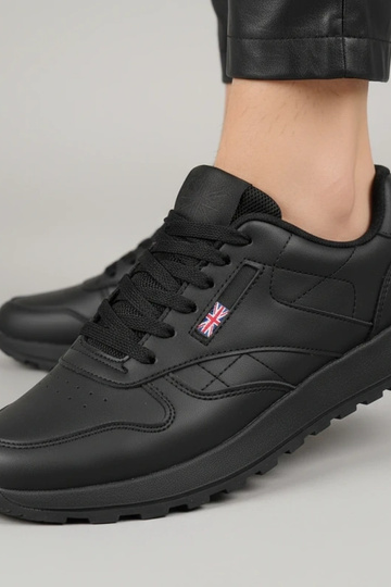 Zwarte casual sportschoenen...