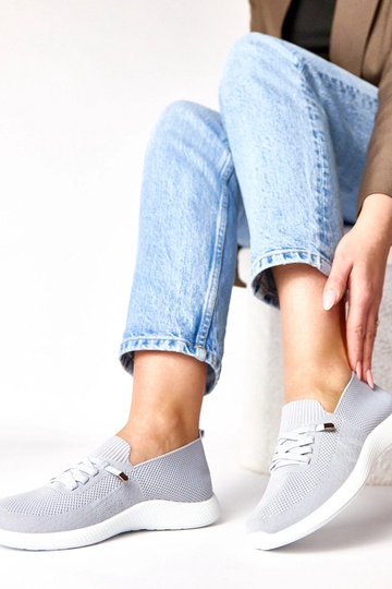 Baskets sportives grises... 2