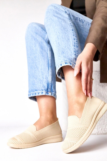 Sandfarbene Slip-On... 2