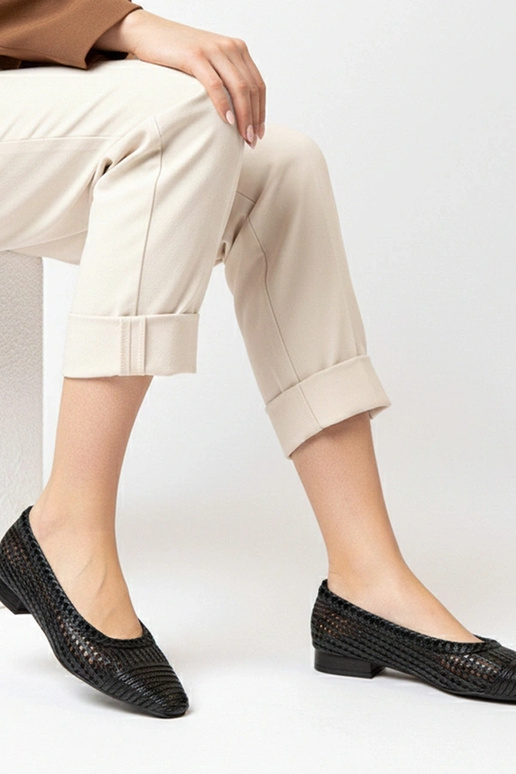 Ballerines noires ajourées à petit...