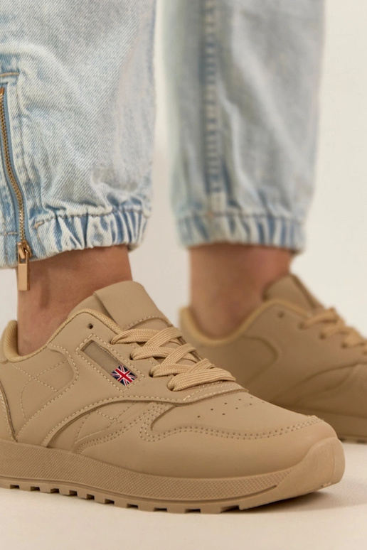 Zandkleurige dagelijkse sportschoenen...