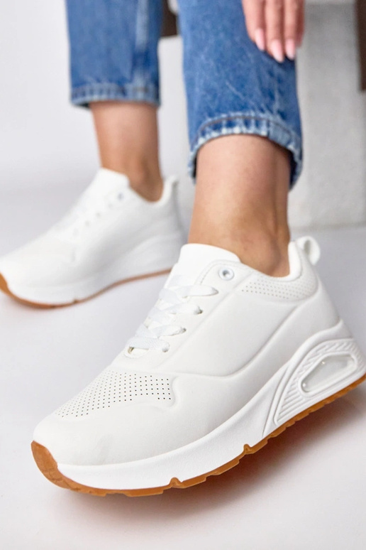 Witte sportschoenen met dikke zool...