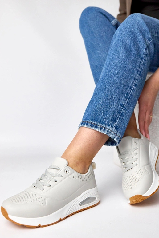 Grijze sportschoenen met dikke zool...