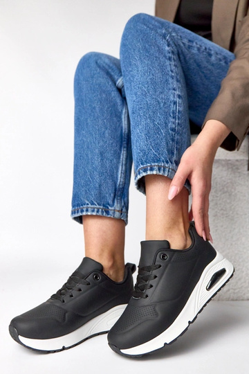 Schwarze Sneaker mit dicker... 2