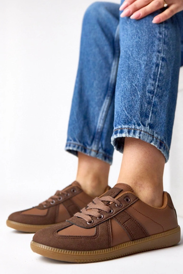 Braune Sneaker mit Plateau...