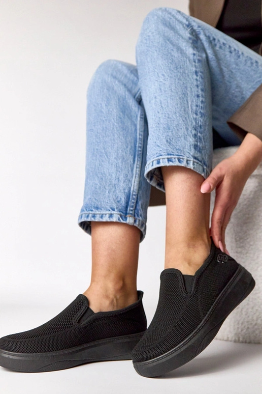 Schwarze textile Sport-Sneaker auf...